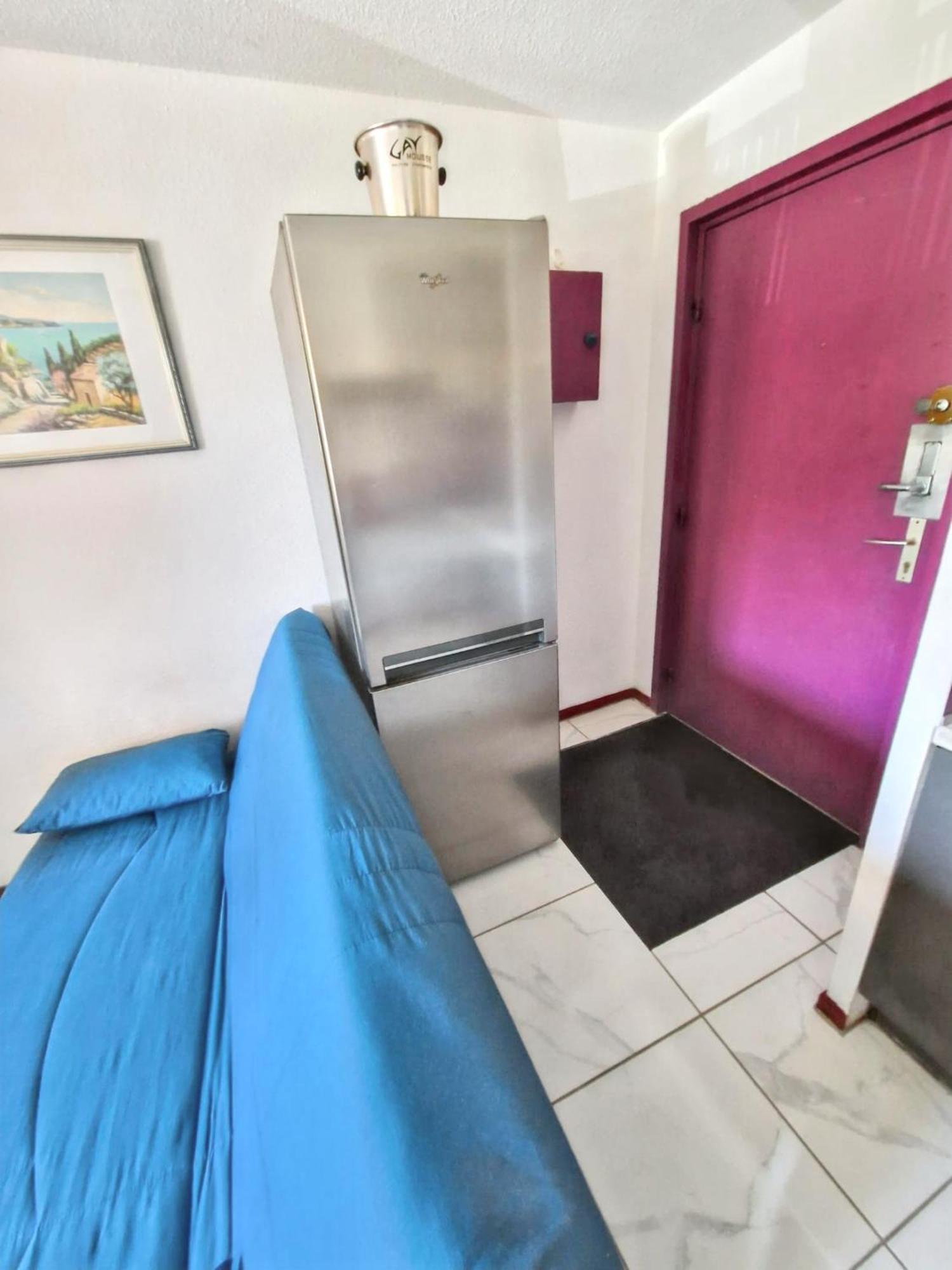 Appartement Gruissan: Cozy 1-Bedroom with Shared Pool and Beach Proximity Exterior photo